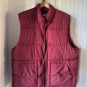 GAP Men's Burgundy Puffer Vest